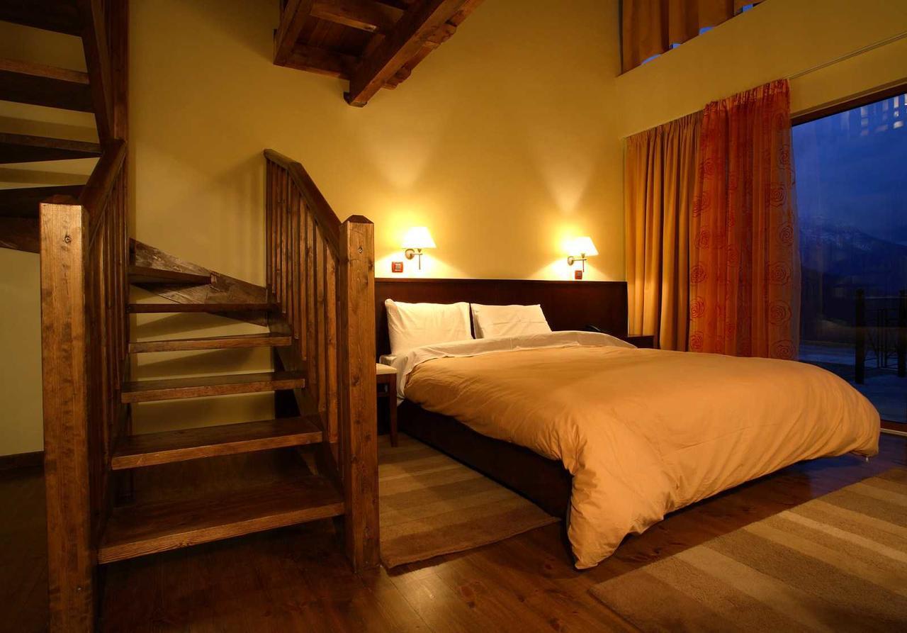 Olvios Hotel Goura Buitenkant foto