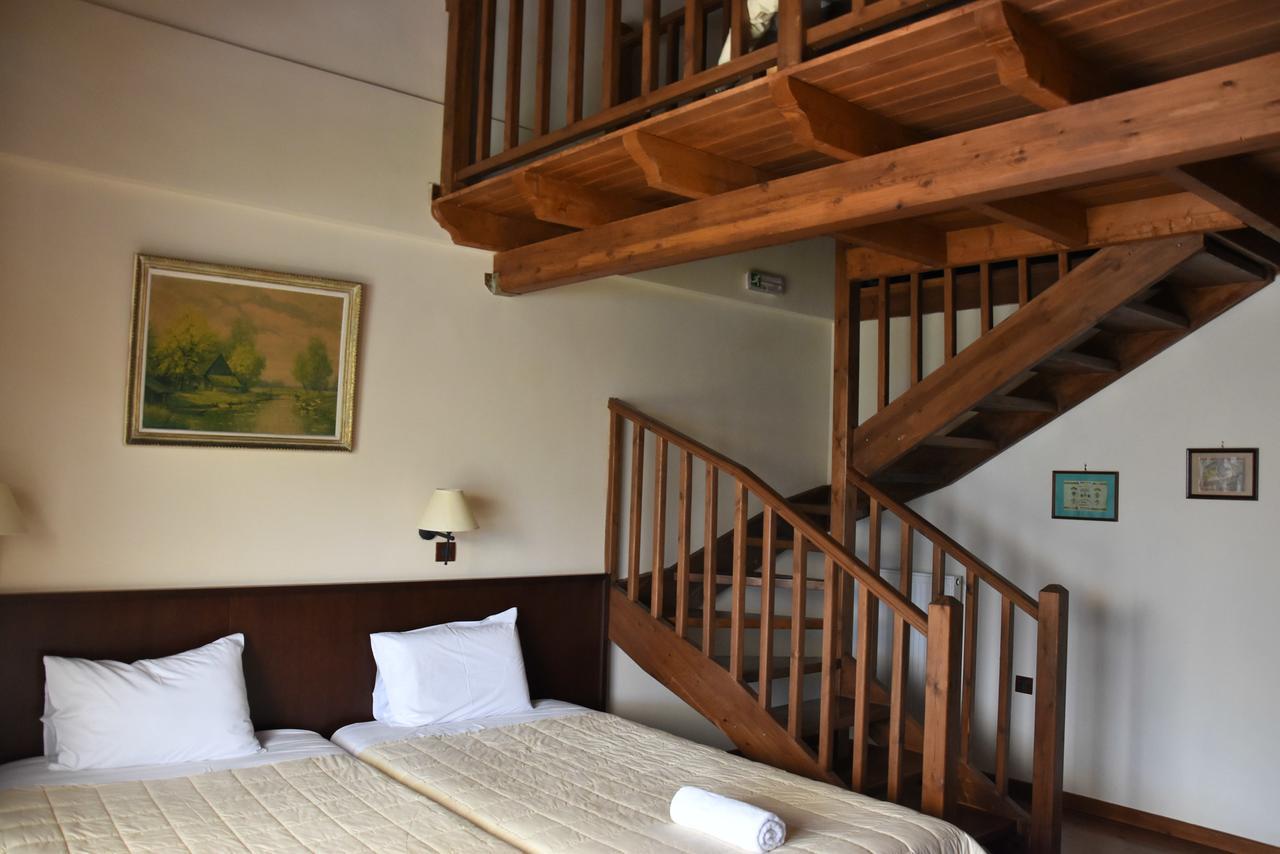 Olvios Hotel Goura Buitenkant foto