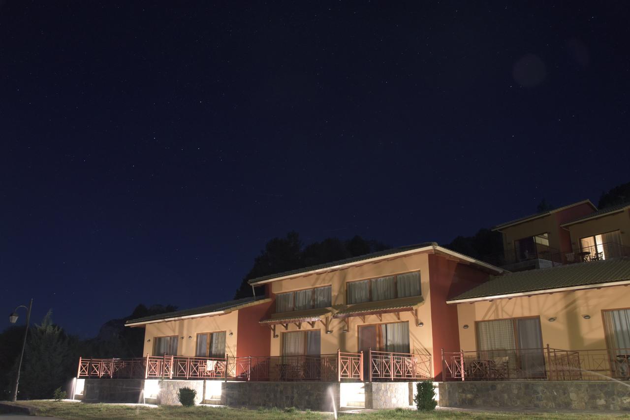 Olvios Hotel Goura Buitenkant foto