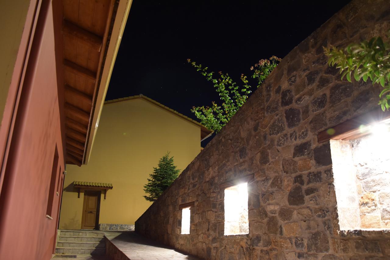 Olvios Hotel Goura Buitenkant foto