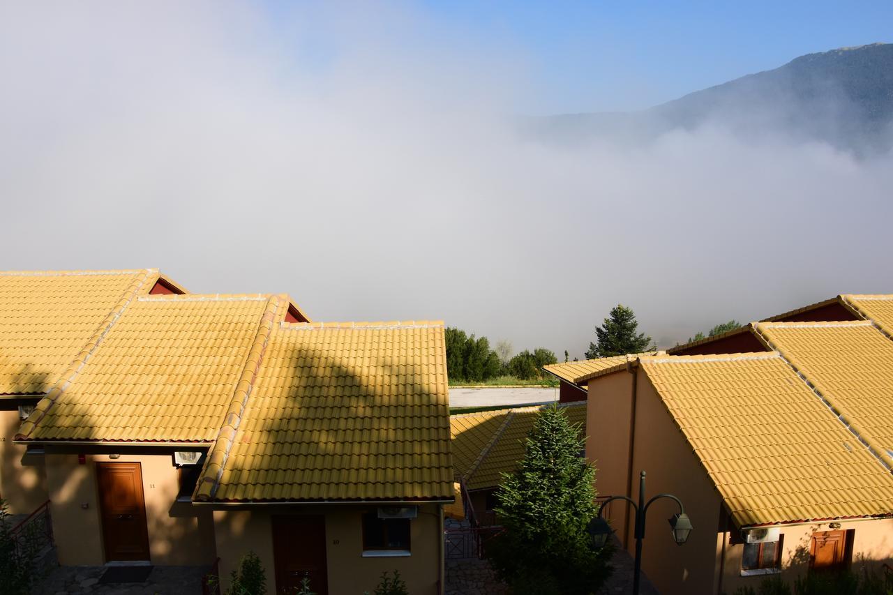 Olvios Hotel Goura Buitenkant foto