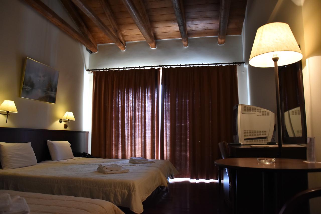 Olvios Hotel Goura Buitenkant foto