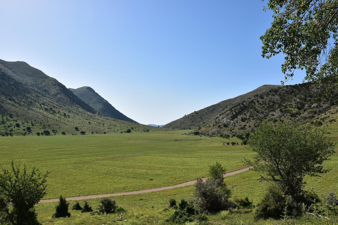 Olvios Hotel Goura Buitenkant foto