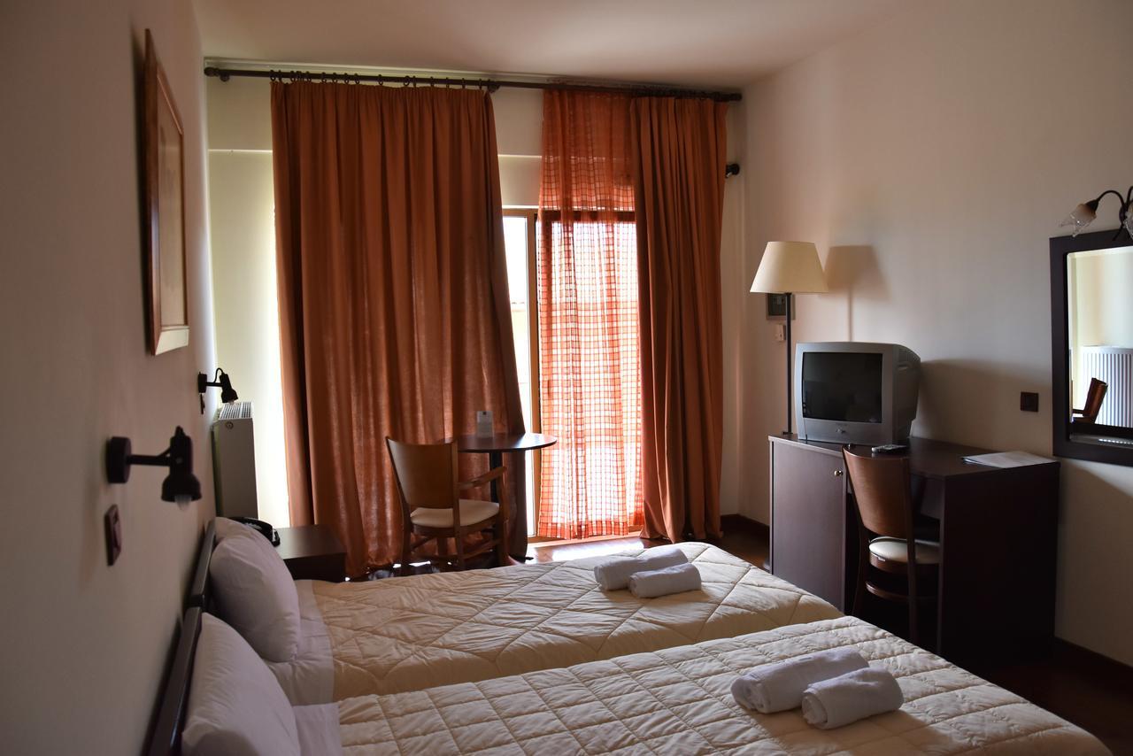 Olvios Hotel Goura Buitenkant foto