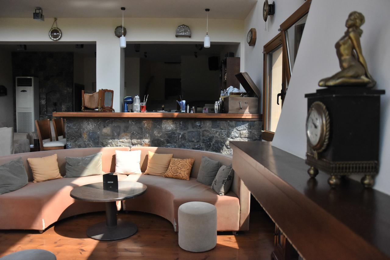 Olvios Hotel Goura Buitenkant foto